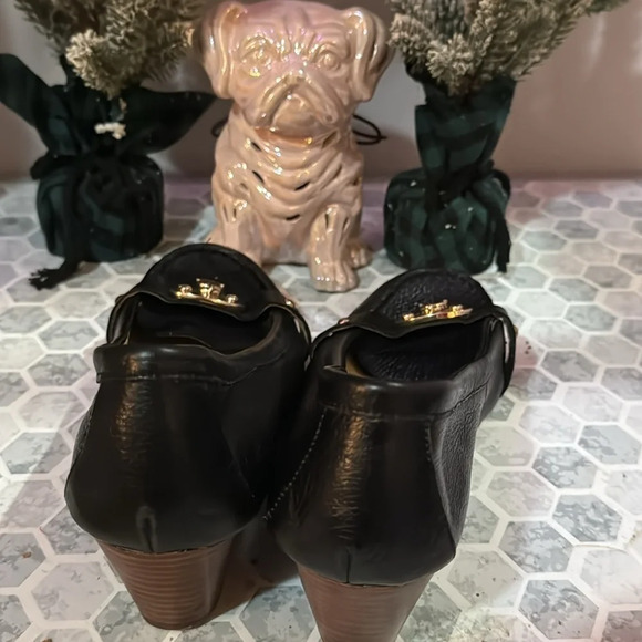 Tommy Hilfiger leather wedges, size 9M. Super cute and sophisticated. - Picture 11 of 12